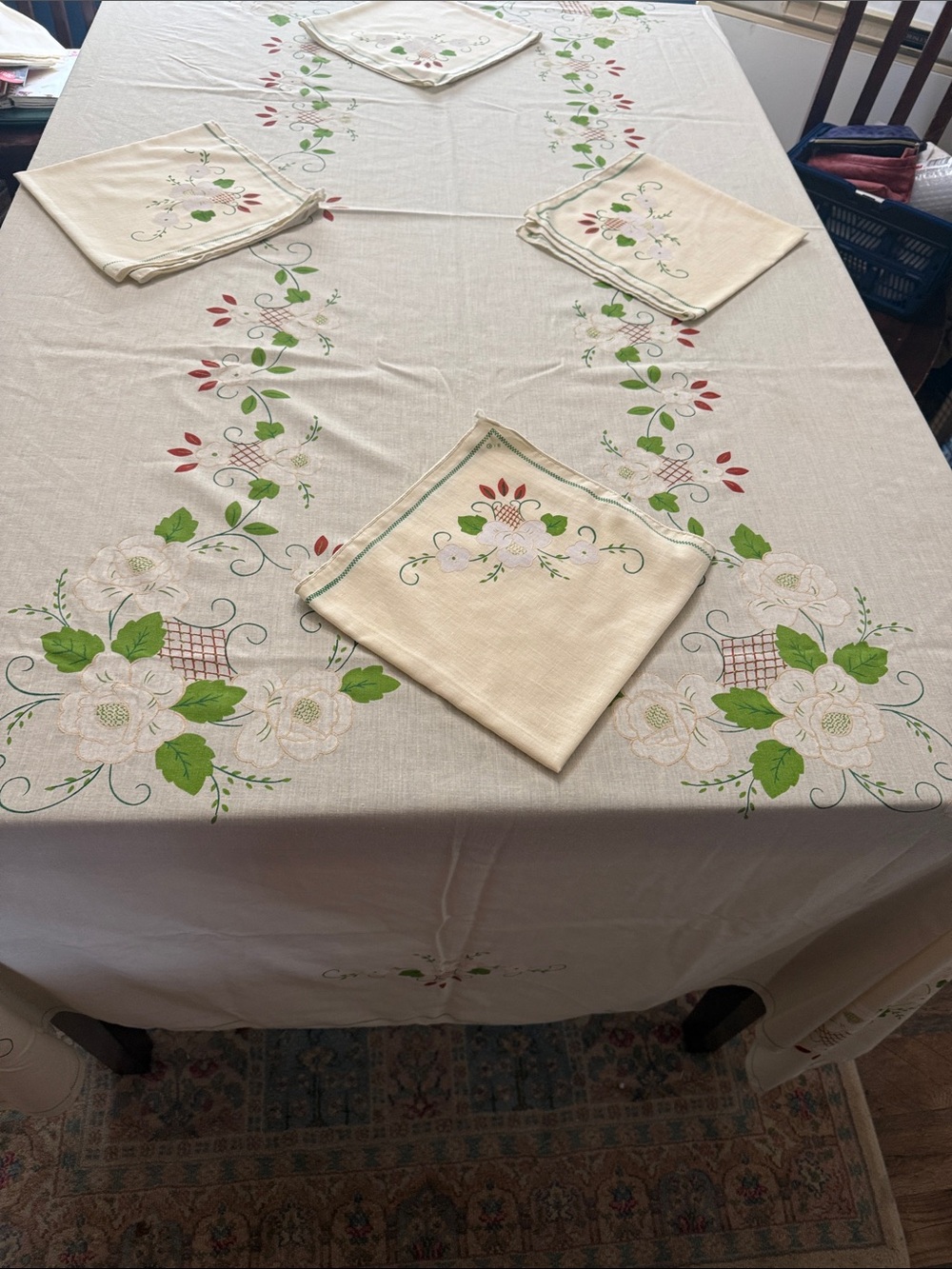 Vintage Tablecloth with floral accents 10 napkins cream with neutral green